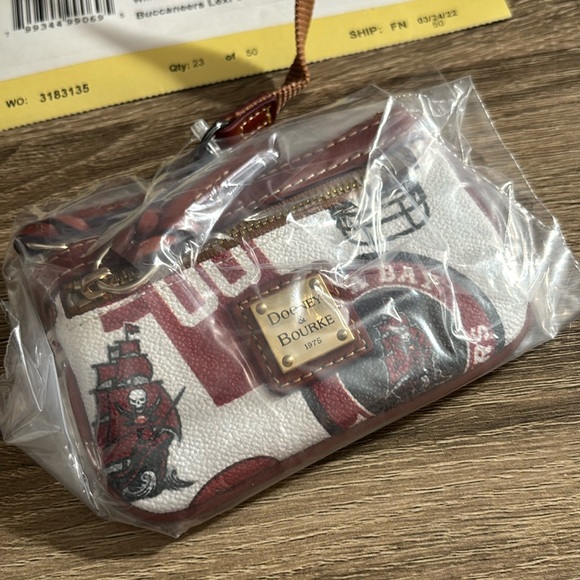 Dooney & Bourke NFL Buccaneers Lexi Crossbody and Coin Wallet Set NWT - Picture 4 of 10